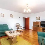 Cozy In Ferienhaus Novi Vinodolski